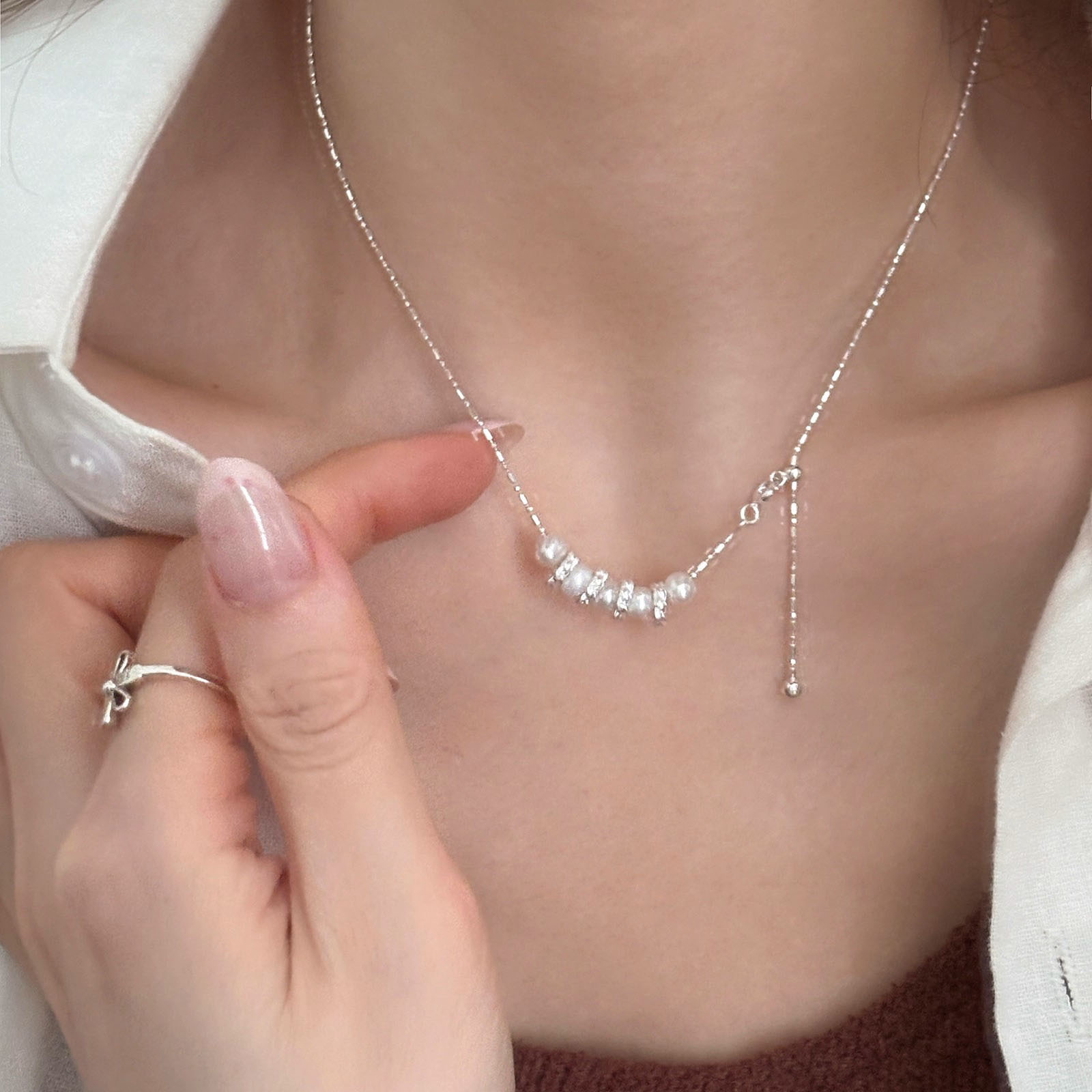 A new French minimalist freshwater pearl necklace with a light luxury and niche style, exuding a sense of sophistication. It is a versatile necklace and collarbone chain Specification drawing