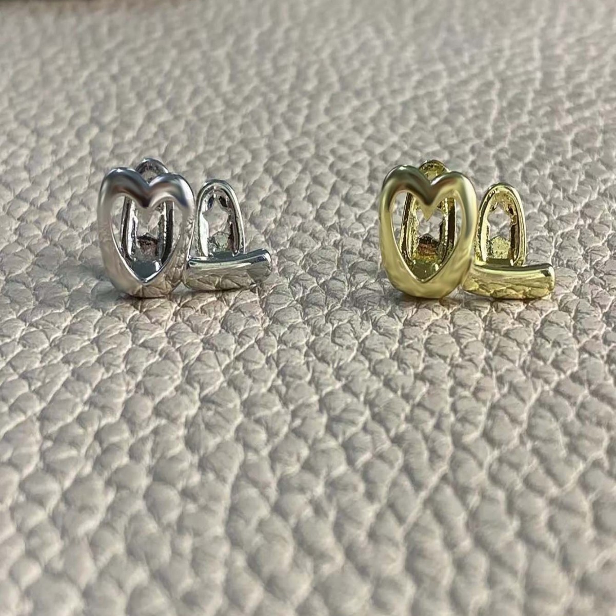 Cross-border hip-hop hollowed-out heart-shaped horizontal line double-set braces, cool and shiny gold teeth for daily outings, wholesale of matching accessories Application Scenario