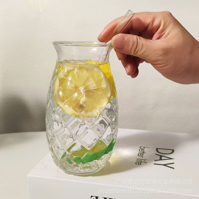 ins influencer pineapple cocktail cup, coffee cup, creative embossed cocktail juice glass cup, water cup and beverage cup Application Scenario