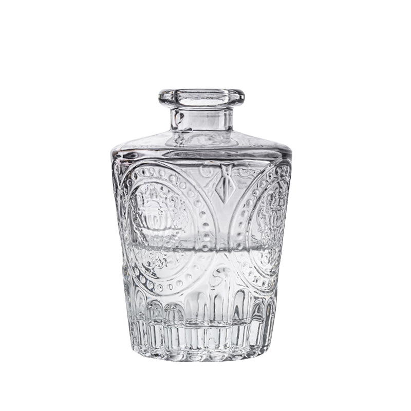 Retro aromatherapy glass bottle desktop glass decoration vase French embossed perfume aromatherapy bottle photo decoration Application Scenario
