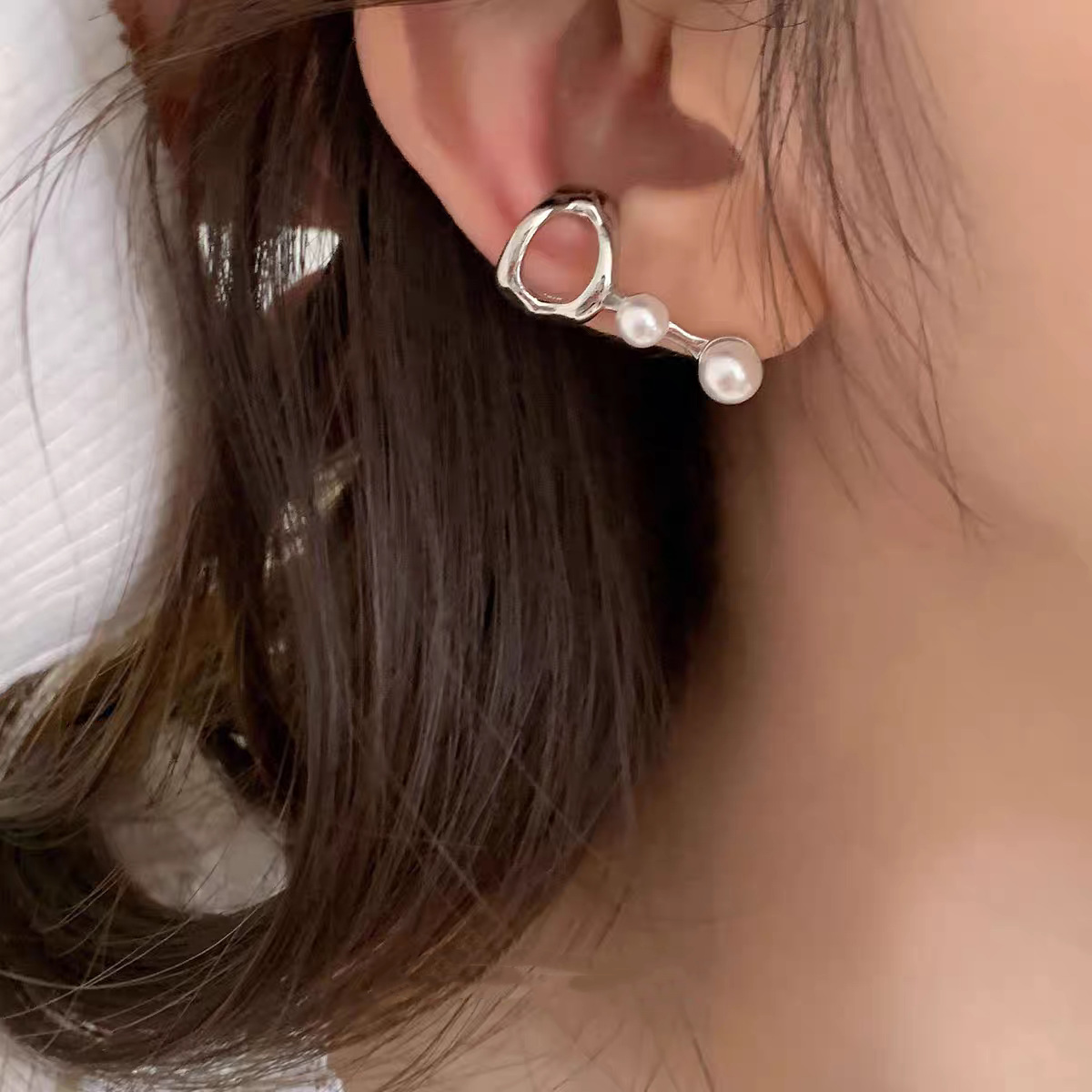 The minimalist and niche design of the lava pearl ear bone clip, a new 2025 bestseller, exudes a high-end and unique sweet and cool vibe Specification drawing