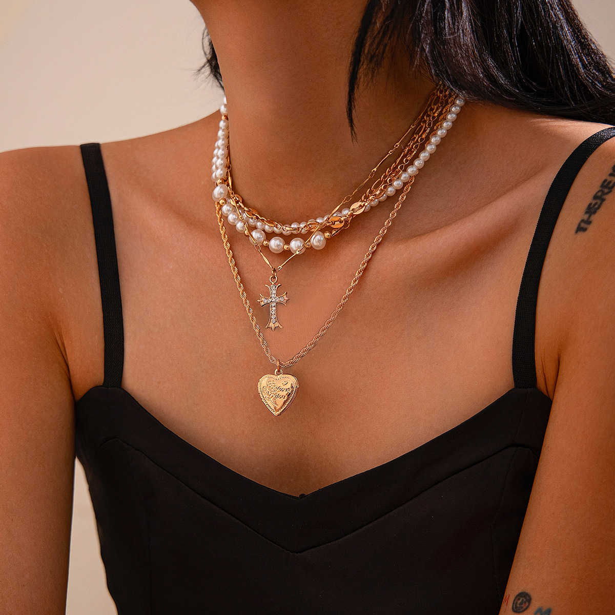 European and American cross-border jewelry, fashionable pearl beaded collarbone chain 2-piece set, heart-shaped multi-layer alloy necklace for women details Picture