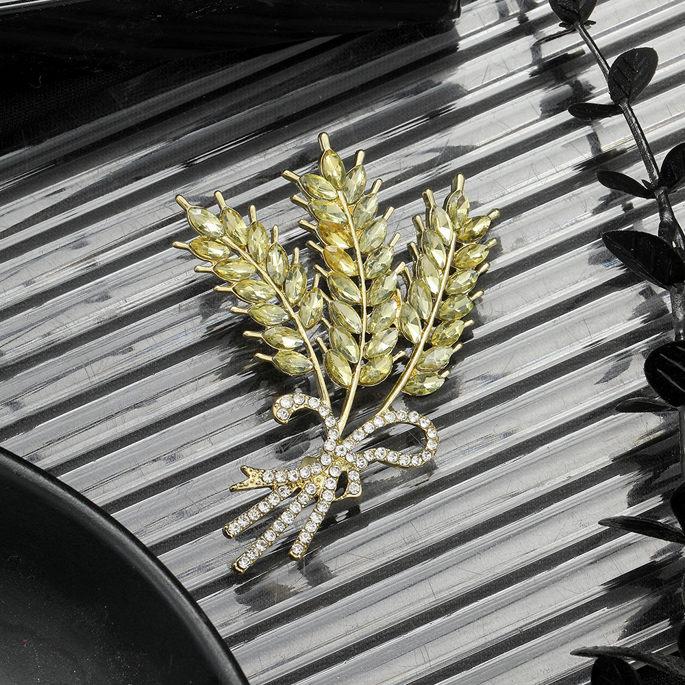 Cross-border European and American diamond-encrusted golden wheat ear brooch, autumn and winter barley pastoral style brooch, fashionable suit pin Specification drawing