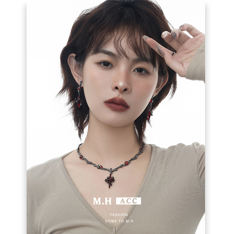 European and American original dark-toned gun black four-pointed star earrings for women, 925 silver needle, high-end, niche and elegant, exquisite ins earrings details Picture