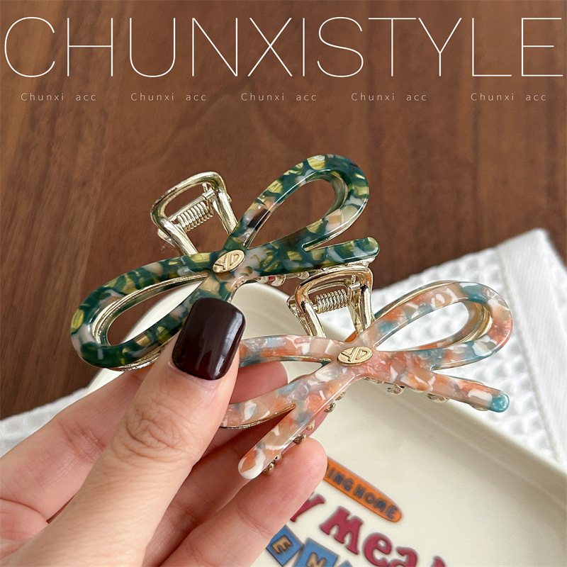 YD Internet celebrity Korean version sweet bow acetate shark clip, half hair bun at the back of the head, hair clamp, cute hair clip Application Scenario