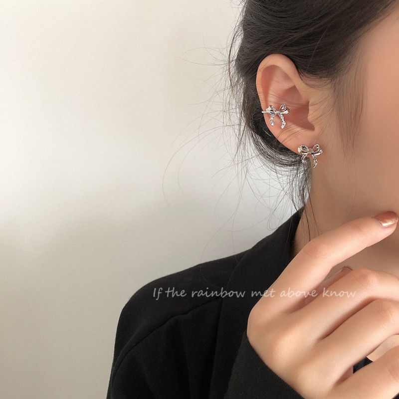 Silver bow three-piece set of earrings, a cool and fashionable style for women, versatile stud earrings, a new type of earrings from 2025 full figure