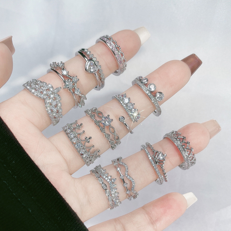 A light luxury and high-end style, a super dazzling crown with full diamonds, an open ring, a fashionable and exquisite layering ring for women, a versatile index finger ring trend full figure