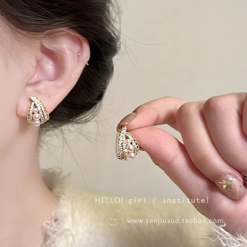 Micro-inlaid zircon lace pearl stud earrings for women, a niche high-end, light luxury and elegant look, Korean retro fashion earrings details Picture
