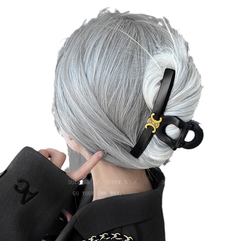 Arc de Triomphe letter hair clip, Little Chanel Spring/Summer Grab clip, large back head updo, shark clip, lacquered texture hair accessory Item Picture