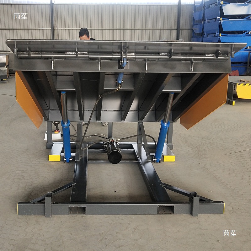 Double hydraulic cylinder loading bridge platform loading and unloading lift, quay level machine, forklift ramp loading and unloading, bridge crossing production Specification drawing