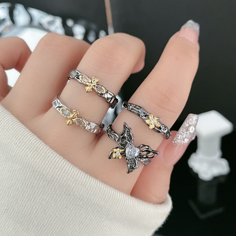 Dark butterfly unique and niche design open ring, feminine androgny style cross color block fashionable and versatile index finger ring full figure