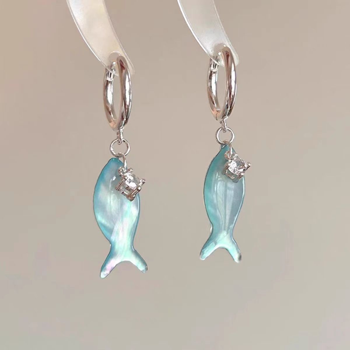 "Free and easy!" Blue and colorful small fish-shaped ear stud earrings for women, 2025 new style ear stud, niche design sense earrings for summer full figure