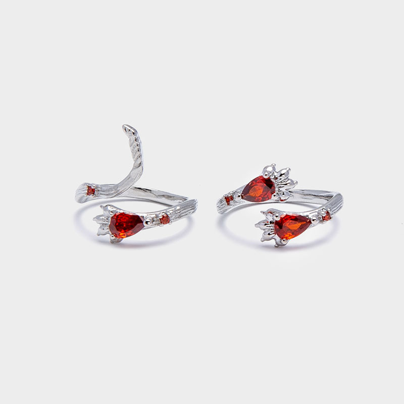 A cold and stylish red zircon open ring for women on Instagram, exuding a sense of high-end fashion and light luxury full figure