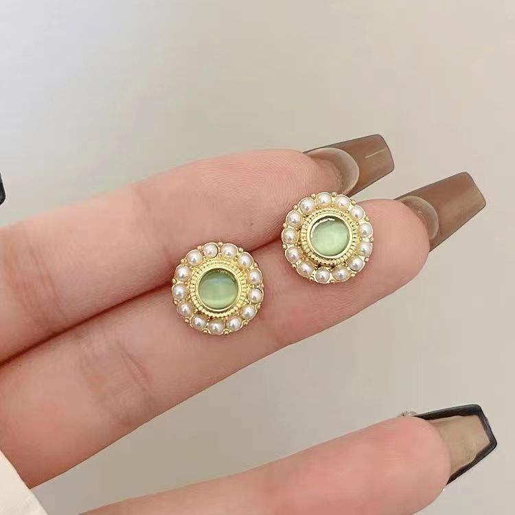 Retro high-end green cat's eye stone pearl stud earrings for women 2025 new style, niche and versatile design sense earrings and earrings details Picture