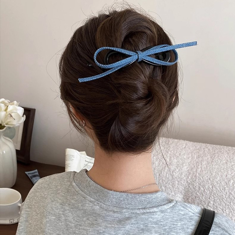 Retro denim bow twist clip for women with a high-end feel 2025 new one-line grab clip for the back of the head, hair clip and hair accessory Specification drawing