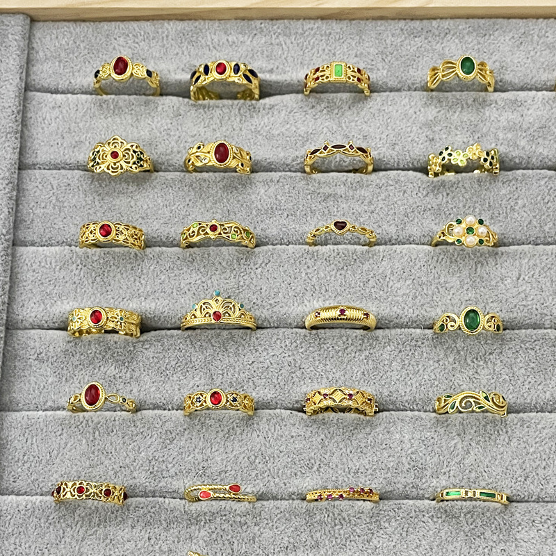 This retro court-style flower ring is fashionable and individual. The opening can be adjusted. It is a niche design and elegant ring details Picture