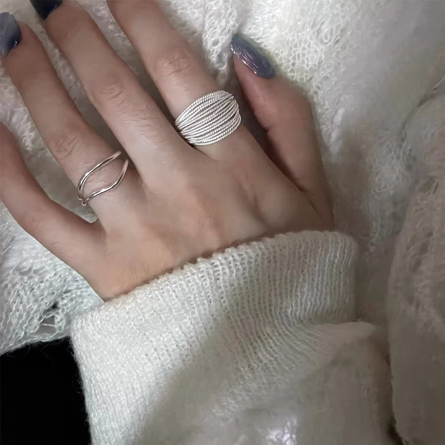 This is a new women's exaggerated Ins-style ring with multiple layers of thread layering. It's a versatile and high-end index ring Application Scenario