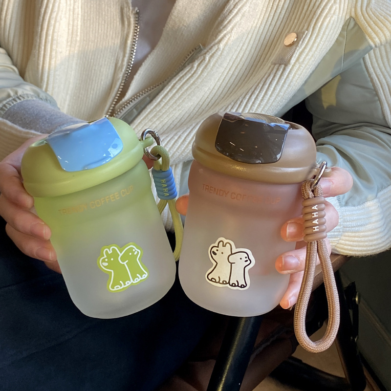 Gradient green sealed glass cup, ins niche high appearance level refined high borosilicate water cup, coffee cup, couple's casual cup Application Scenario