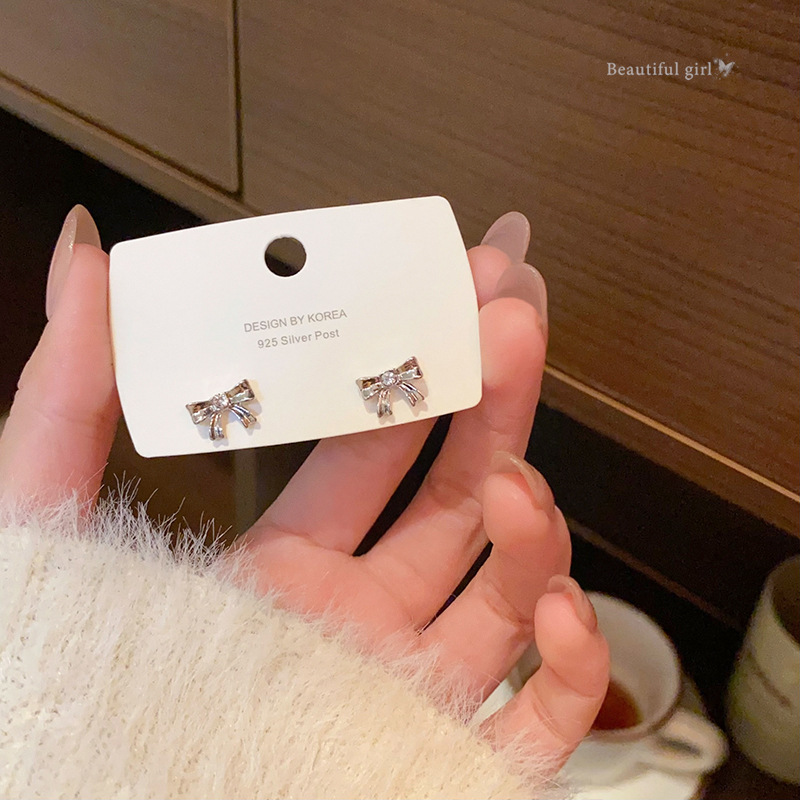 No need to take off mini bow stud earrings for sleeping. Women's 2025 best-selling earrings. Niche design, high-end and versatile earrings full figure