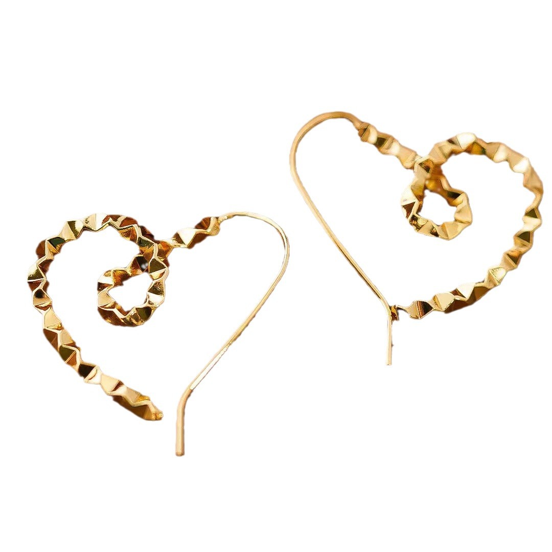 The new irregular diamond-patterned heart-shaped earrings exude a unique design sense, are fashionable, retro and high-end, and are personalized earrings Item Picture
