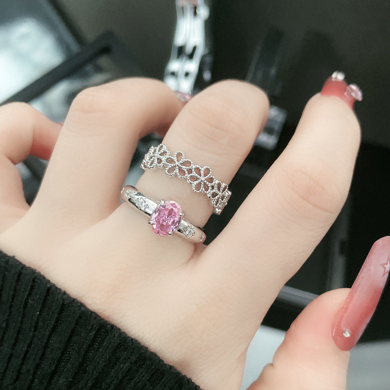 Sweet and hollowed-out flower ring, a gentle and elegant index finger ring with a niche design and a light luxury and high-end feel details Picture