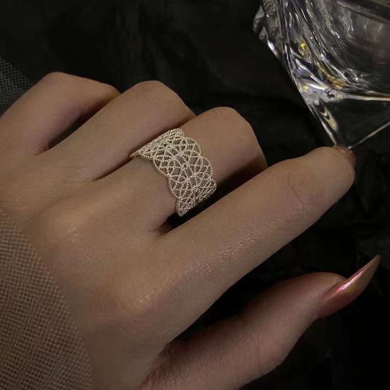 Lace, light luxury, high-end, niche design, sweet and cool feminine charm, food ring, ins, cold style, individual open ring full figure