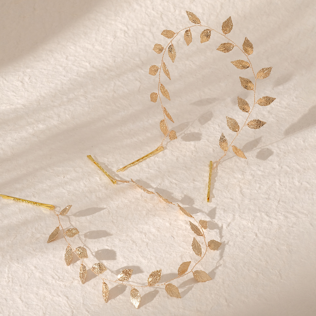 European and American golden leaf braided hair band, hand-woven headband, beautiful forest-style bride's hair accessory, leaf headband full figure