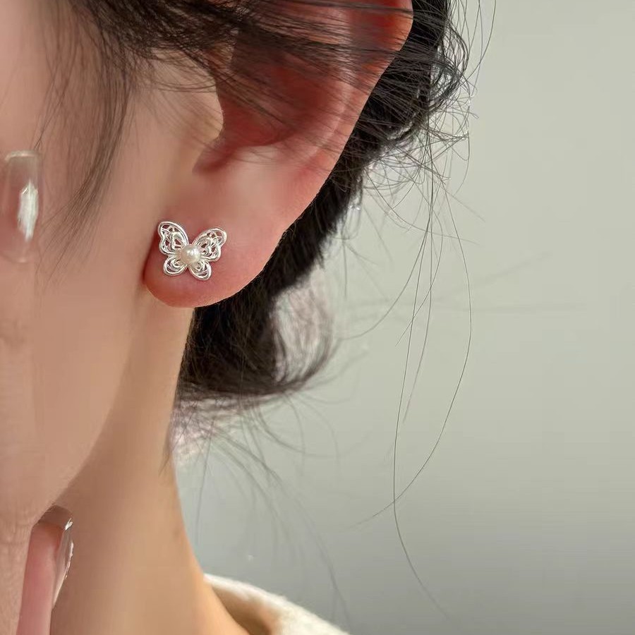 Korean-style hollowed-out butterfly pearl earrings on Instagram, a niche, sweet, exquisite and elegant style. New earrings for women with ear bone studs in 2025 Application Scenario