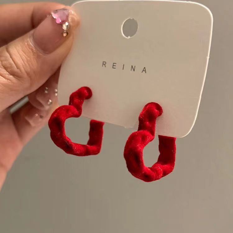 New Year's red velvet hollowed-out heart-shaped stud earrings, unique design for women, high-end autumn and winter earrings, a niche and festive accessory Application Scenario