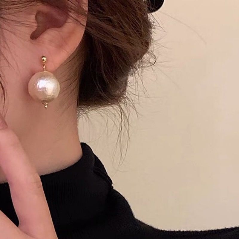 French large pearl autumn and winter stud earrings, trendy women's light luxury high-end design earrings, versatile retro earrings details Picture