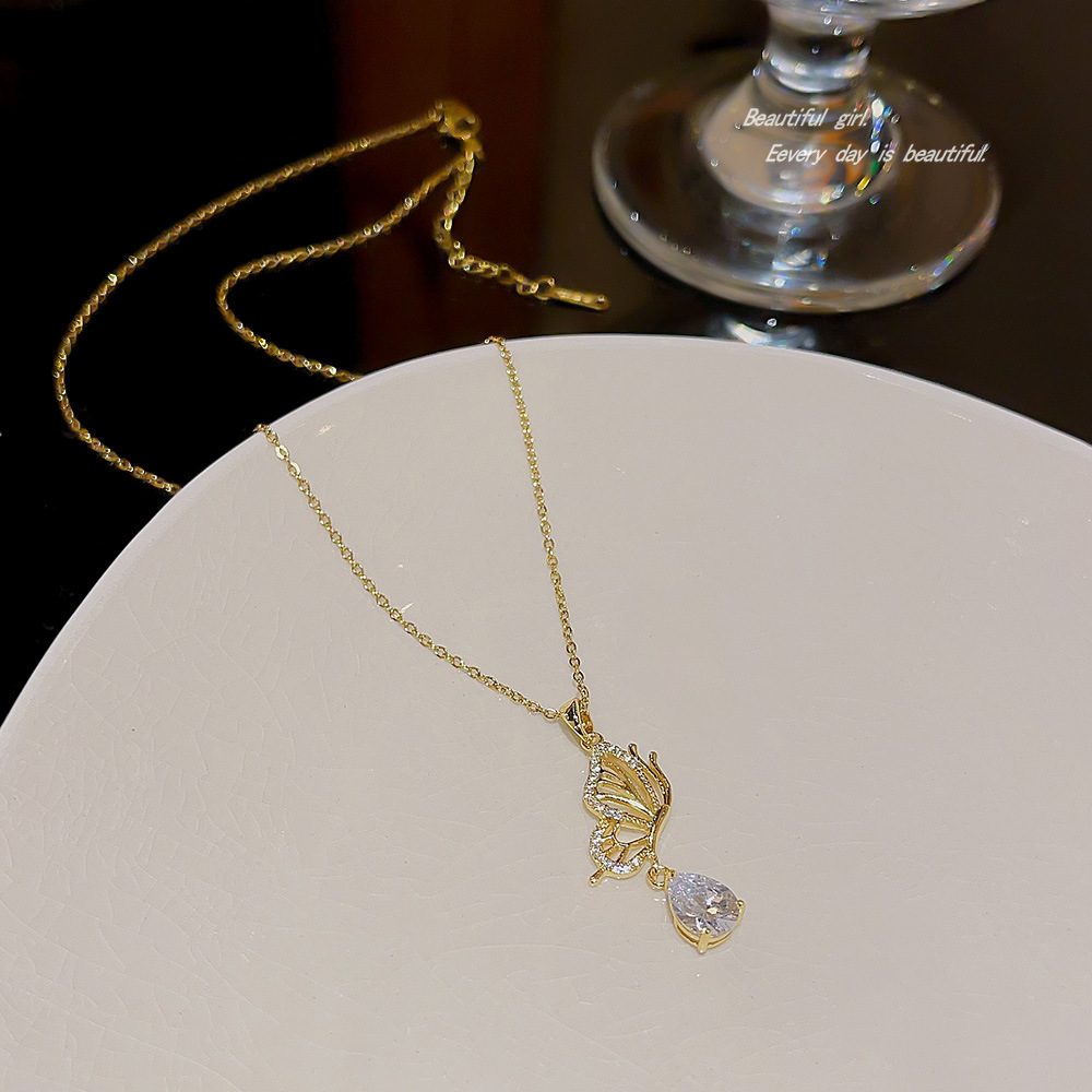 Non-fading titanium steel necklace accessory for women, new Korean niche design butterfly pendant accessory, light luxury collarbone chain Application Scenario