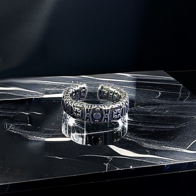 Retro Saturn hollowed-out simple opening ring for women on Instagram, cold style planet personality, cool and fashionable hip-hop ring Application Scenario