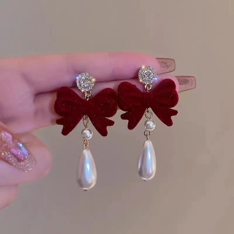 Wine red velvet bow pearl earrings exude a sweet and girlish charm. Long and high-end New Year earrings for autumn and winter full figure