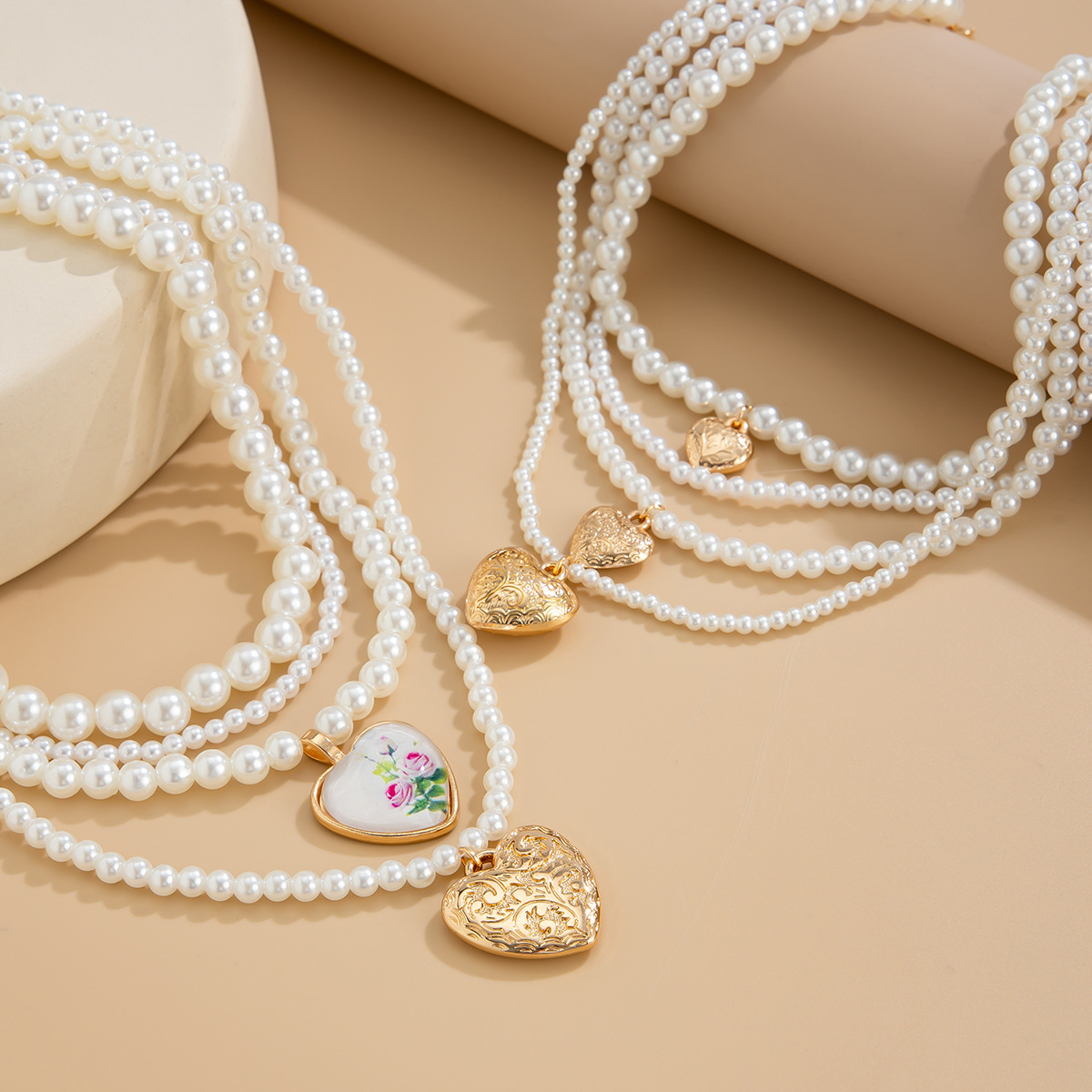 European and American cross-border jewelry, Baroque heart-shaped metal pendant, long necklace, stacked pearl beaded collarbone chain for women Application Scenario