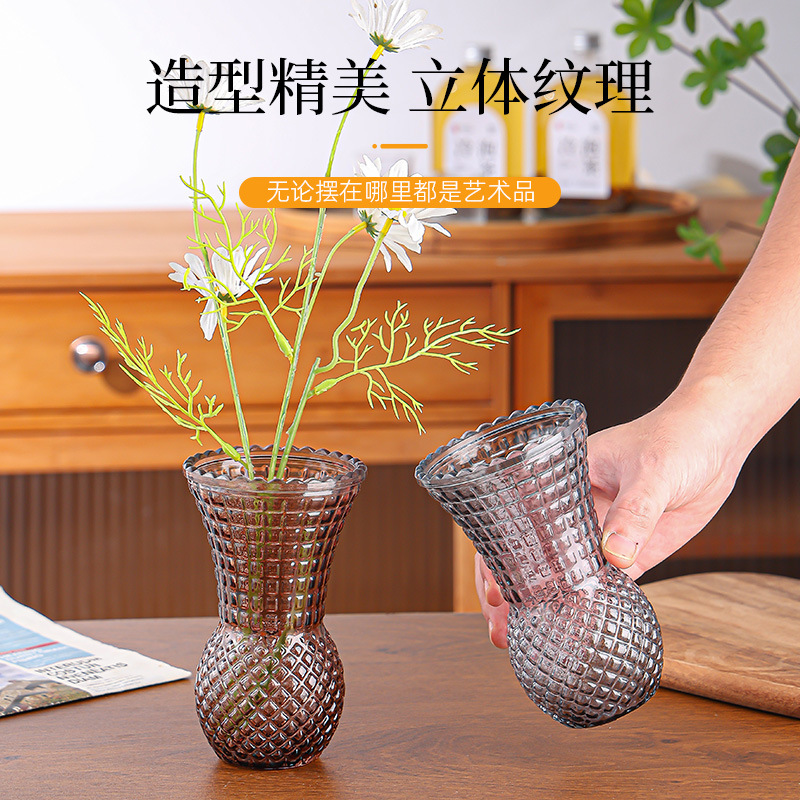 Ins-style high-end European-style simple glass small transparent vase with high appearance level, living room aroma bottle decorative item full figure