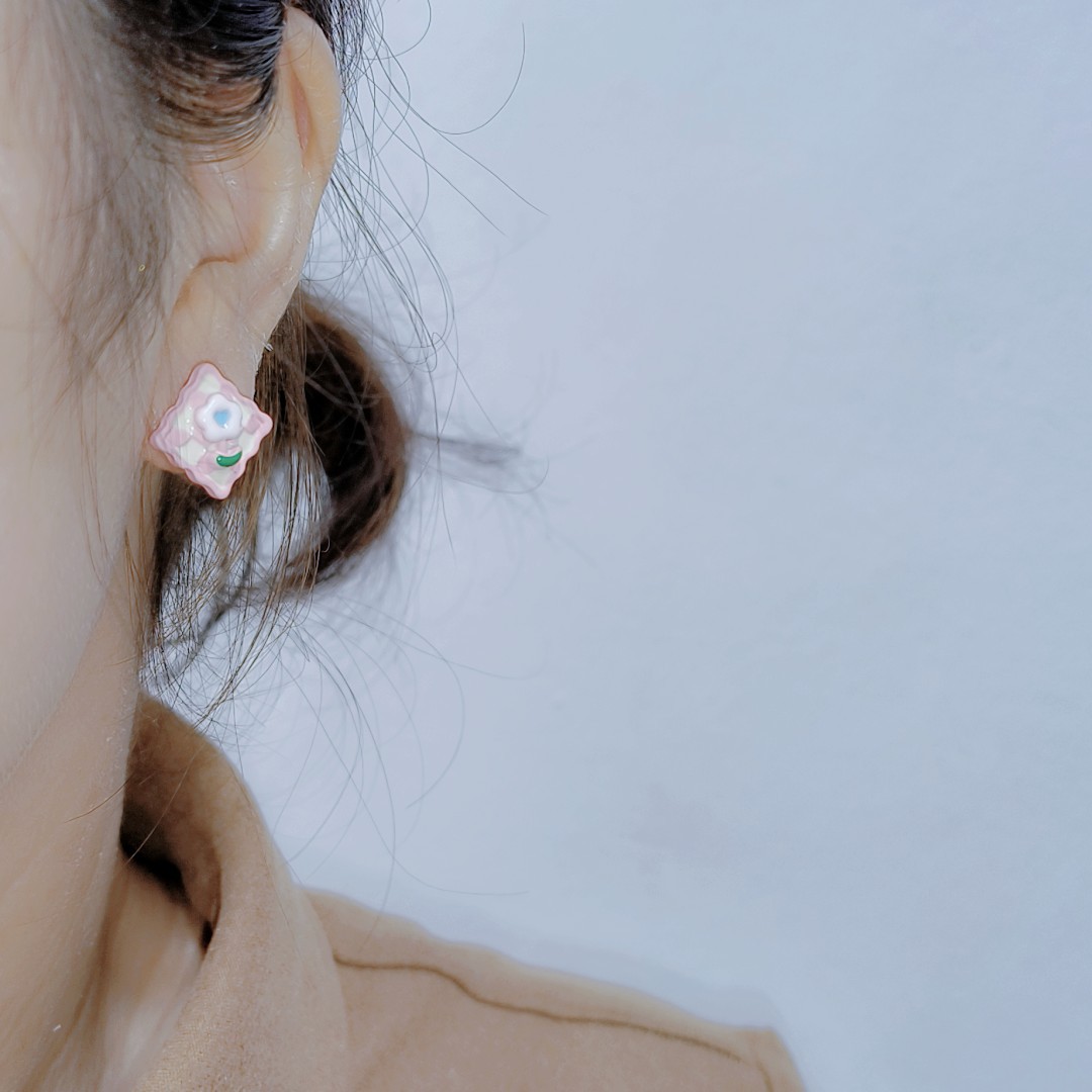 Fresh and sweet Korean style, versatile and elegant, niche flower stud earrings for women, exquisite and fashionable design sense, 2025 new style details Picture