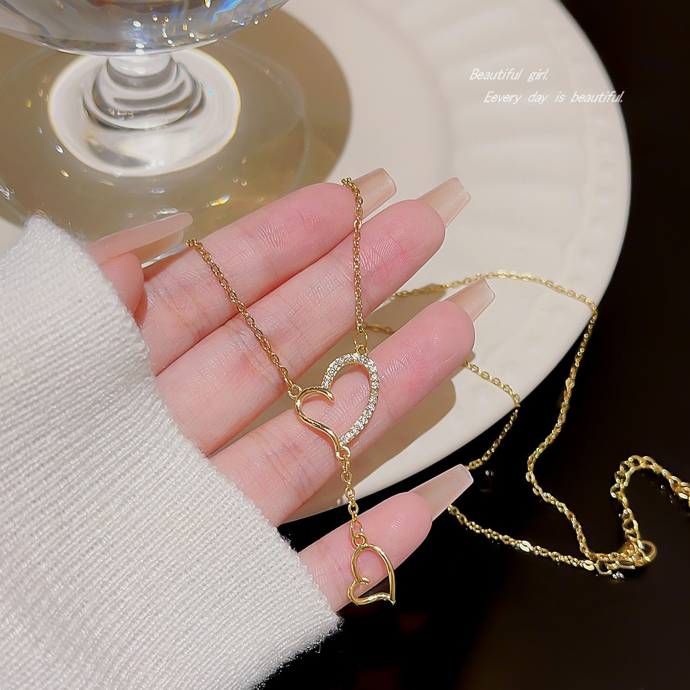 Sweet love heart-shaped necklace for women, light luxury and high-end feel, collarbone chain design sense, heart-shaped pendant neck chain, titanium steel jewelry Application Scenario