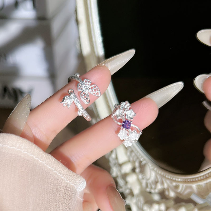 The new light luxury star wreath is exquisitely silver-plated, frosted purple diamond flower ring with hollowed-out butterfly tassels, exuding a refined charm details Picture