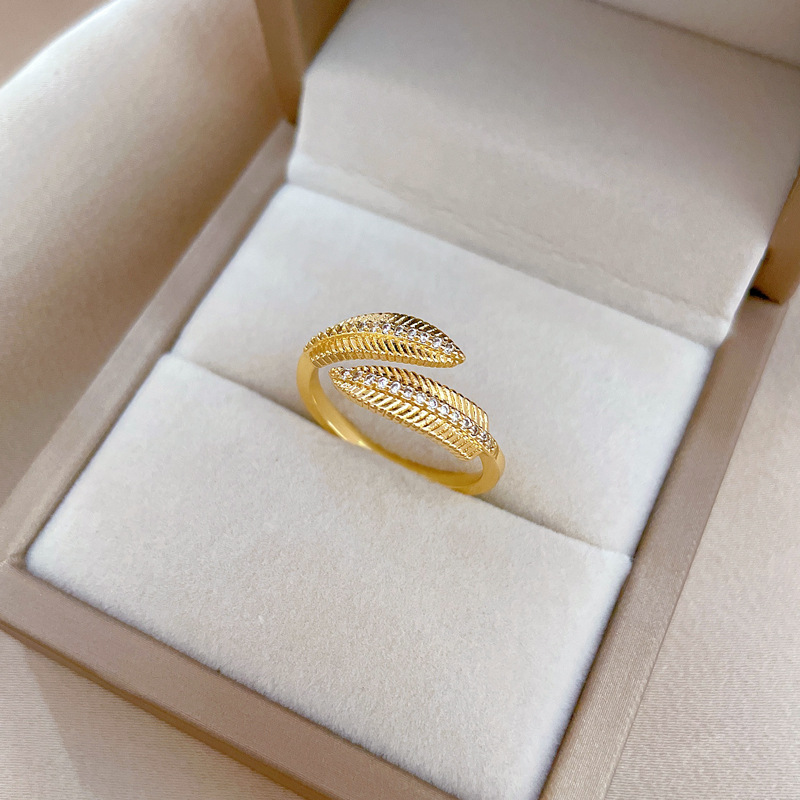 【 Real gold electroplating 】 Open leaf women's fashion slightly inlaid light luxury ring index finger ring, the same style as Internet celebrities, cold style Application Scenario
