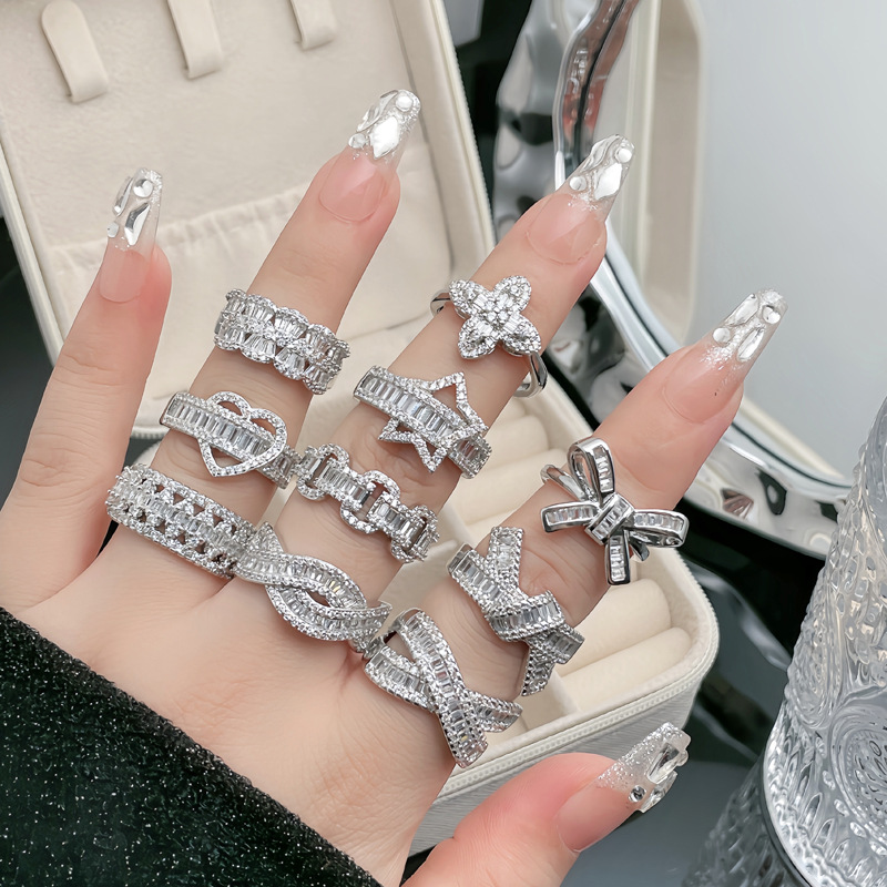 A new cross-border bestseller, fashionable open-cut diamond ring for women, with a touch of European and American light luxury and high-end geometric full diamond ring Specification drawing