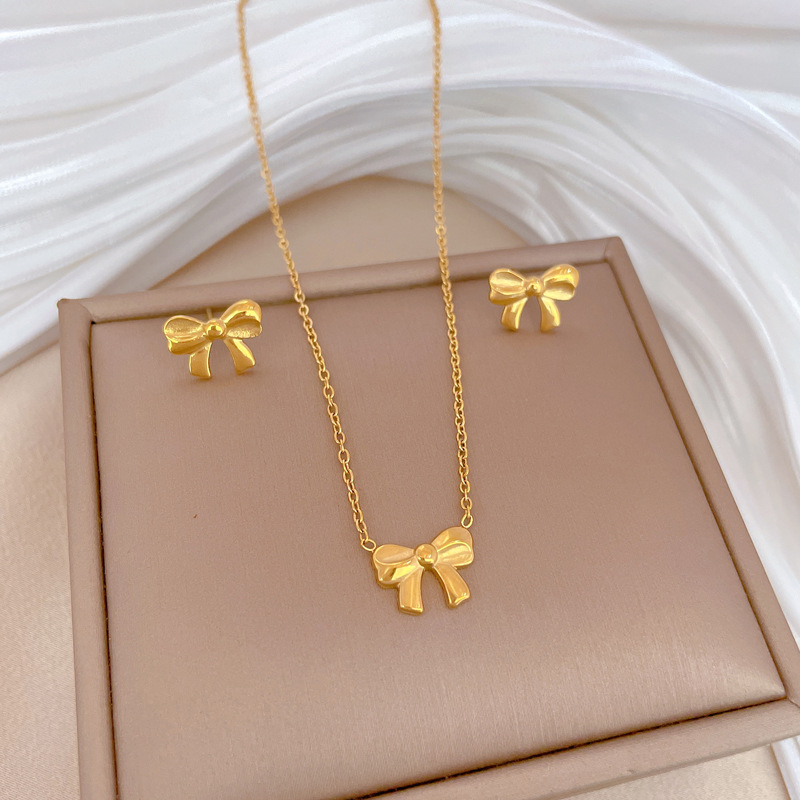 【 All-titanium Steel 】 Simple bow, elegant and individual, minimalist style, real gold necklace inside the furnace, women's ins collarbone chain full figure