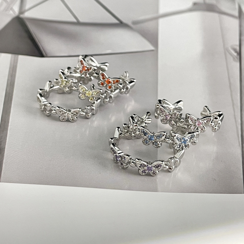 A high-end, super sparkling zircon butterfly ring for women on Instagram, with a cool, sweet and light luxury color diamond style. It's a popular adjustable ring details Picture
