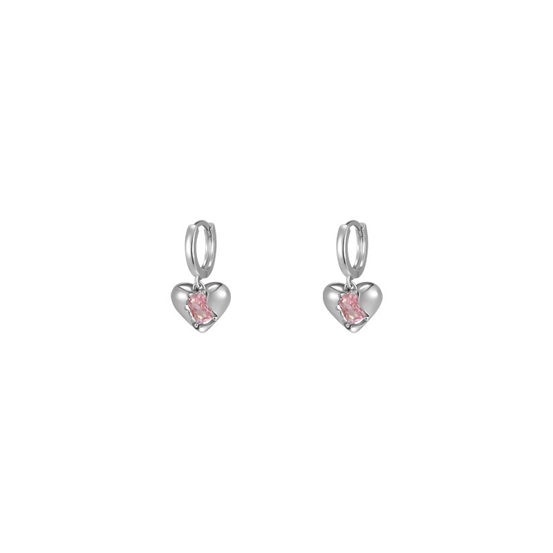 Heart-shaped Zircon ear buckles, a new and niche design in 2025, exude a sense of sophistication. They are sweet, cool, unique and stylish, and versatile earrings Item Picture