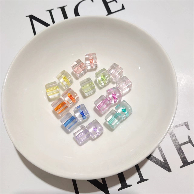 Acrylic square transparent pearl DIY jewelry accessories, bracelet, beaded material, inner color square beads, spacer beads, hair accessory accessories Application Scenario