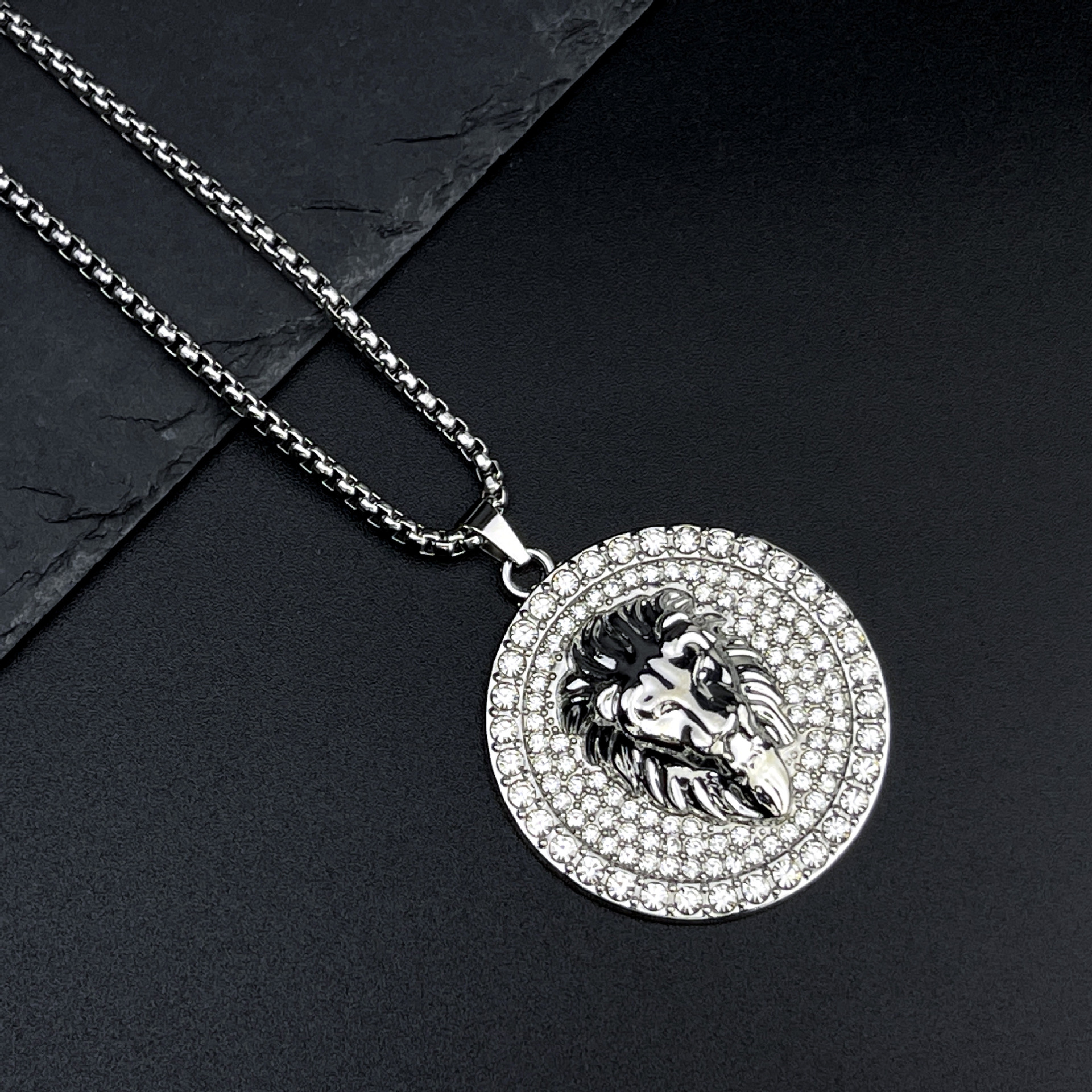 The 2024 best-selling fashion hip-hop personality lion head necklace with full diamonds and a round diamond alloy pendant in Europe and America Application Scenario