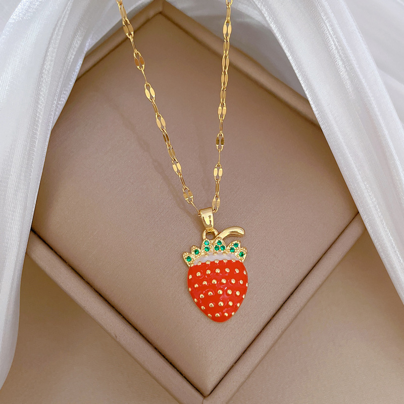 【 Titanium Steel 】 Fruit strawberry full diamond light luxury and elegant full diamond necklace, versatile collarbone chain titanium steel chain for women Application Scenario
