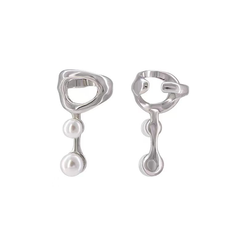 The minimalist and niche design of the lava pearl ear bone clip, a new 2025 bestseller, exudes a high-end and unique sweet and cool vibe Item Picture