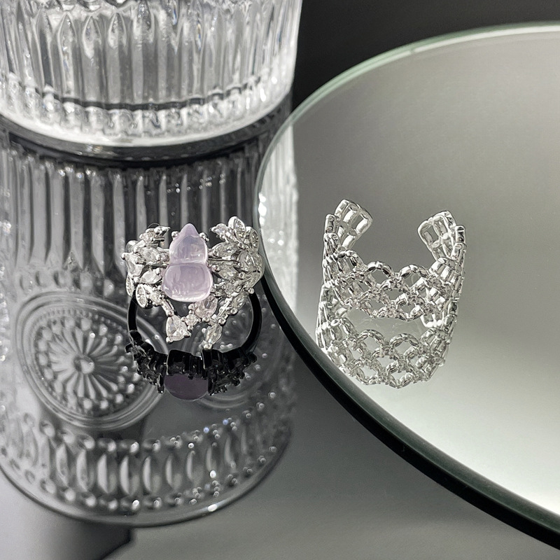 A retro new Chinese court-style flower branch-wrapped gourd ring for women with micro-inlays, simple and hollowed-out, high-end and niche ring Application Scenario
