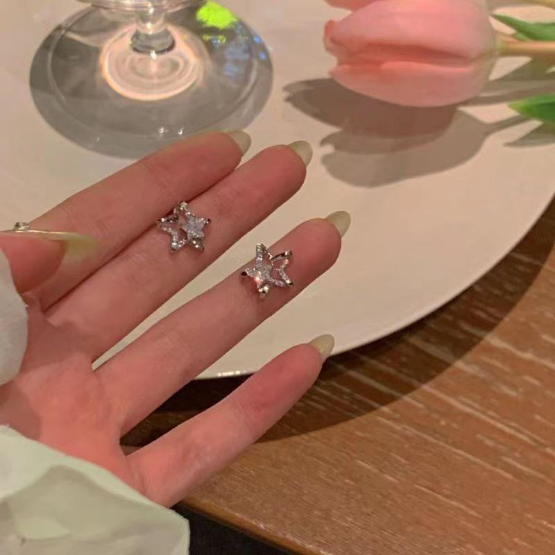 s925 Super Flash Zircon Star Stud Earrings, with a feminine charm, niche, light luxury and high-end design sense, are the new trendy earrings for 2025 details Picture
