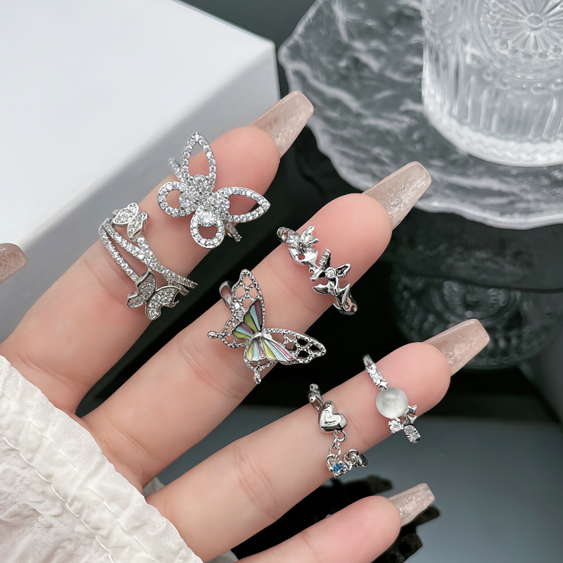 This super ethereal, sweet and colorful hollowed-out butterfly opening ring exudes a feminine charm, is fashionable, niche, light luxury and exquisite details Picture